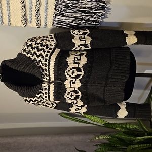 Aritzia TNA Cowichan style zip up sweater
